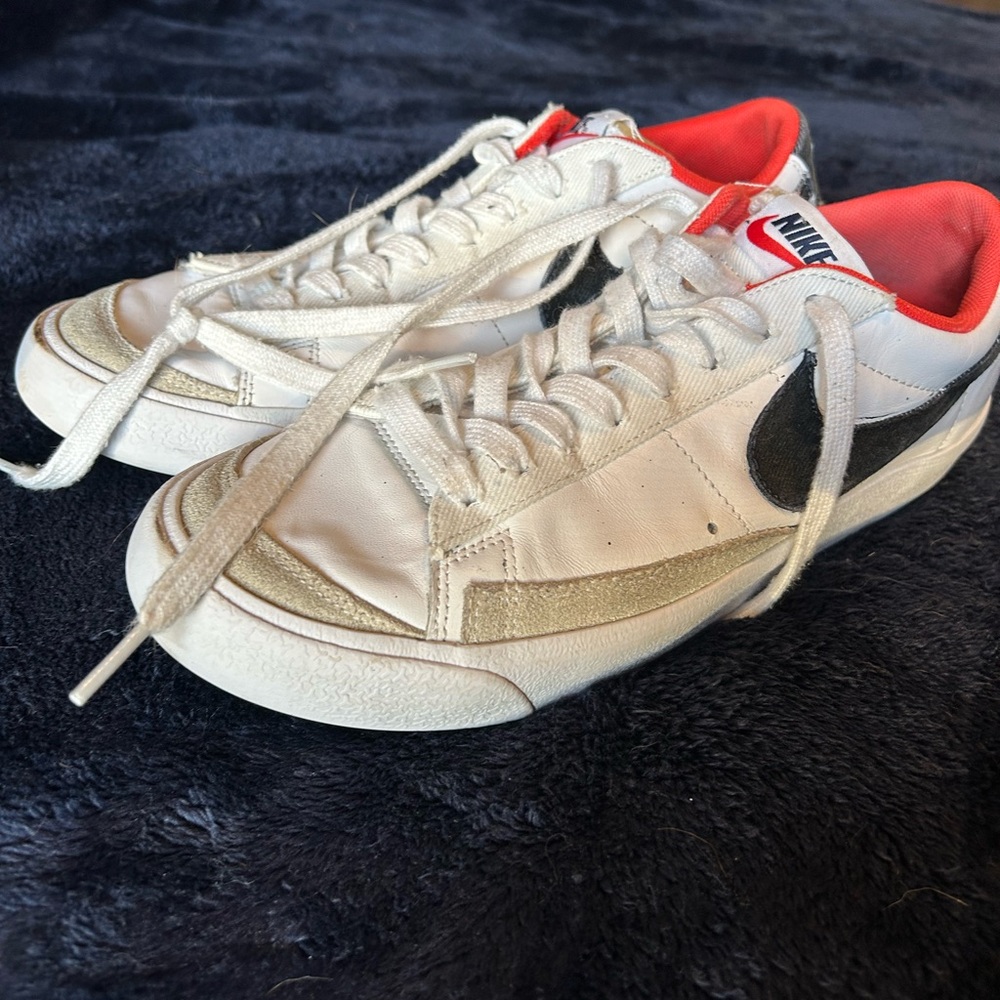 Nike White and Red Sneakers